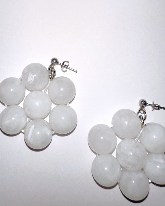 pendientes flores cuentas grandes blanco