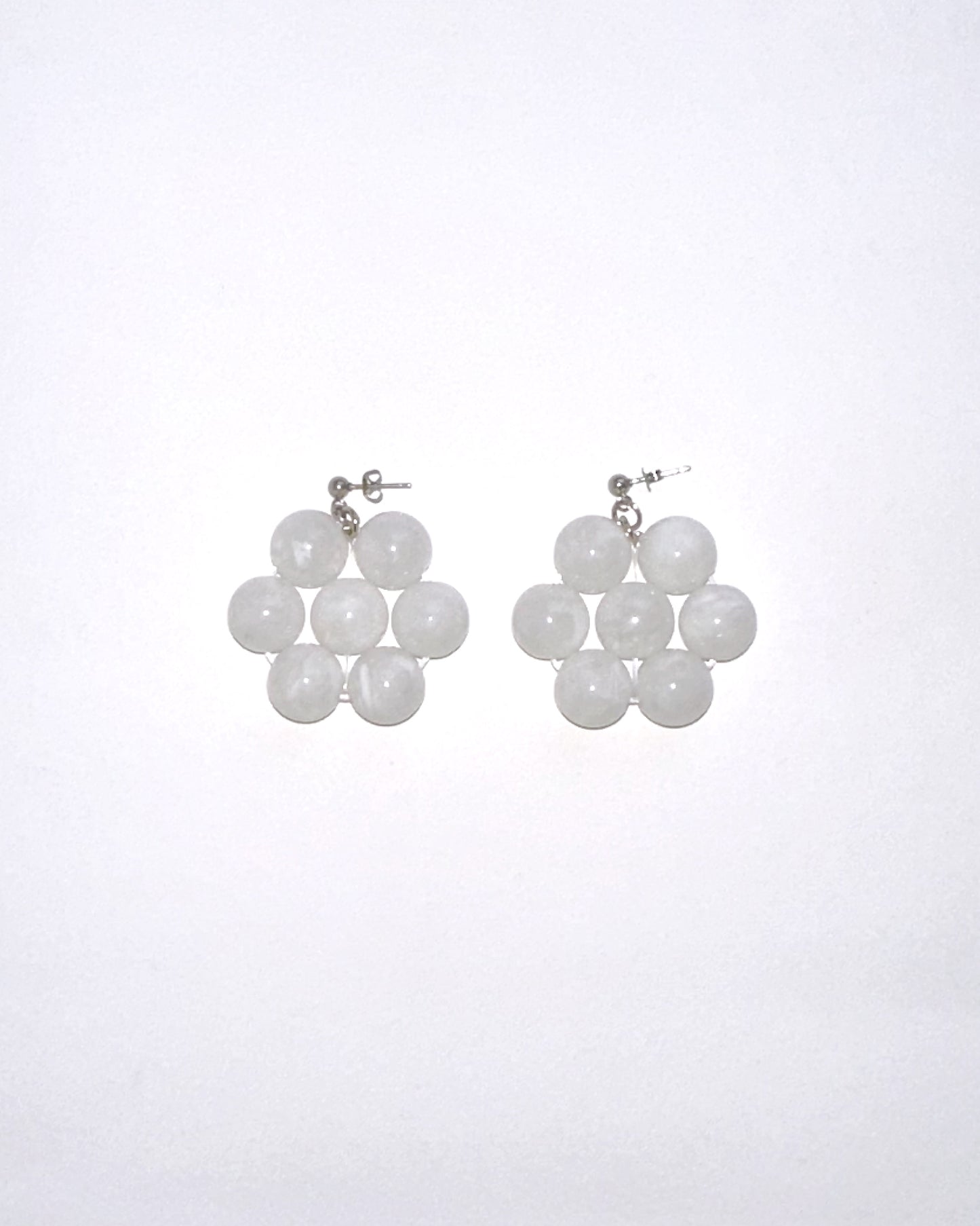 pendientes flores cuentas grandes blanco