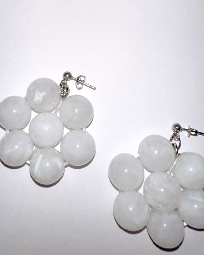pendientes flores cuentas grandes blanco